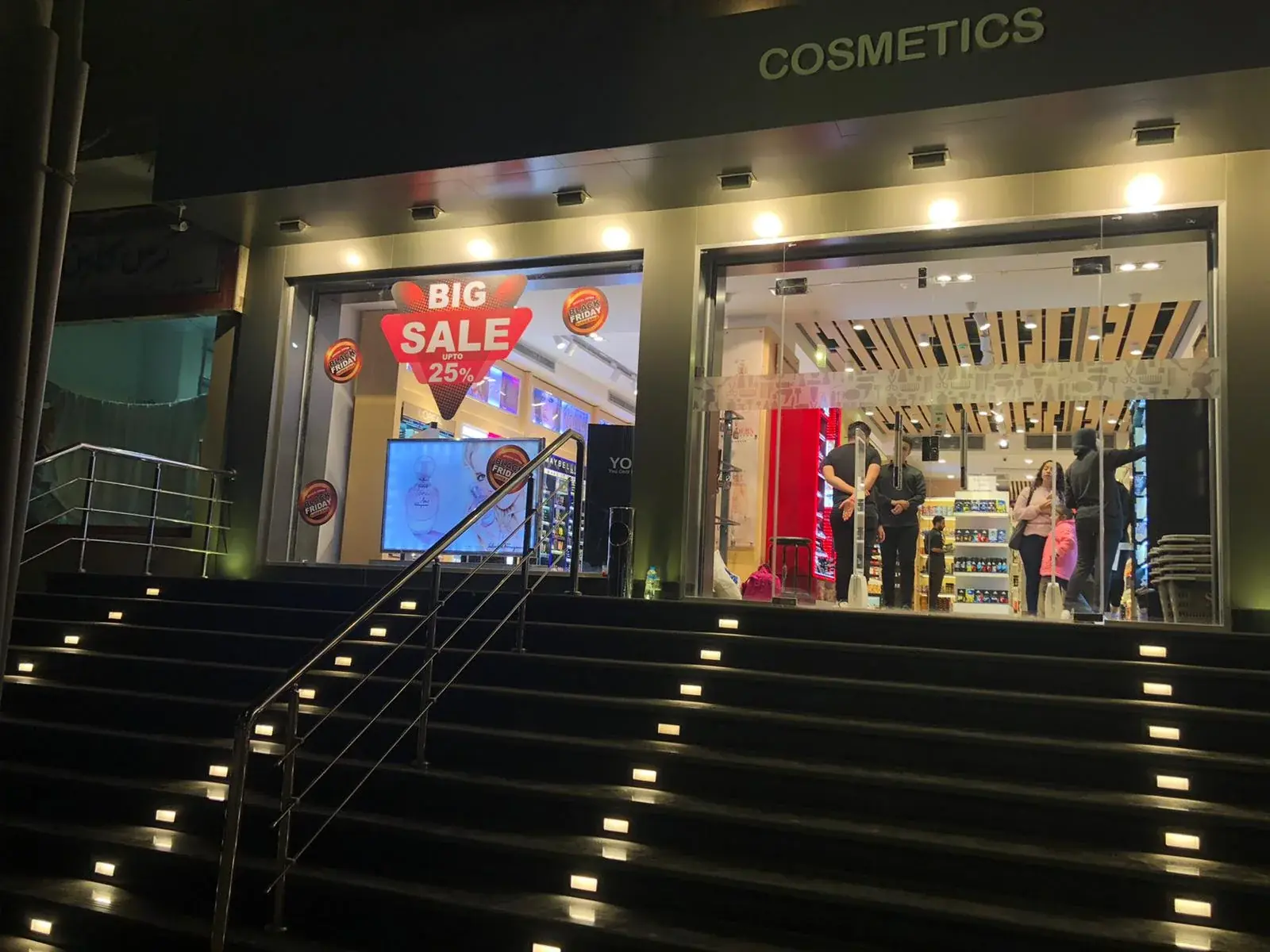 Retail window display with coordinated Black Friday campaign graphics
